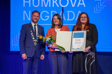 Občinski Praznik 25'-29_Suzana Puš in Maruša Mlekuž